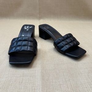 Diva Black Quilted Puffy Foot Band Heels Sandals